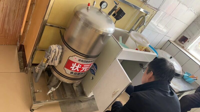 内蒙古村民用上定制小型超滤供水一体机，水窖蓄水变全自动自来水